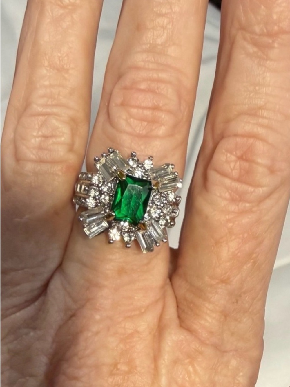 Ballerina Swarovski emerald ring size 7
